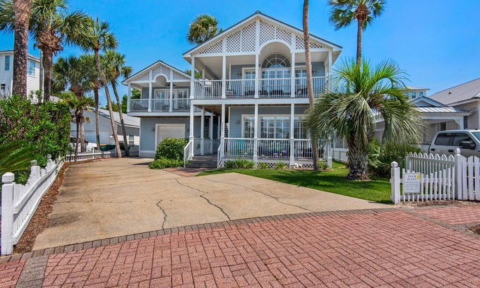 Crystal Shores Casa | Summer openings: Aug 2-9