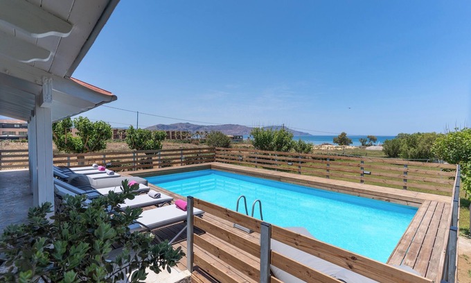 Dramia Apartamento | Spacious Beachfront 3-bedroom apartment + 3 ensuites baths, with swimming pool.