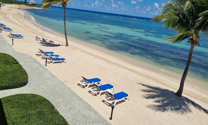 Colliers Bay Apartamento | Spacious Beachfront Penthouse Studio -Sleeps 2