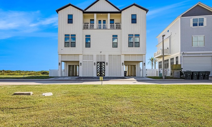 Galveston Casa | Spacious beachfront retreat with stunning ocean views