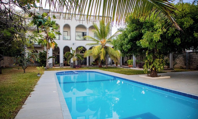 Kilifi Casa | Spacious Beachfront villa with 7 bedrooms and WiFi, AC in delightful Kilifi
