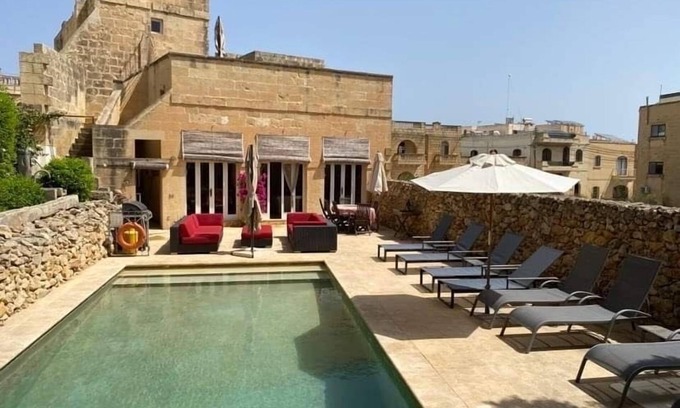 Santa Lucija Villa | ESPACIOSA, hermosa villa, gran jardín y piscina, hogar lejos del hogar
