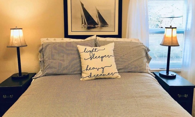 Albany Casa | Spacious Bedroom Close to Hospital - Women Only