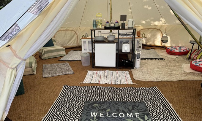 Grantham Cabina | Spacious bell Tent at Herigerbi Park, Lincolnshire