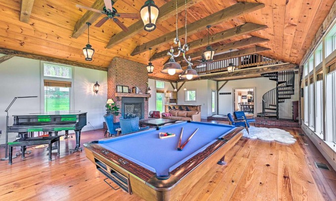 Great Barrington Casa | Spacious Berkshires Retreat about 3 Mi to Skiing!