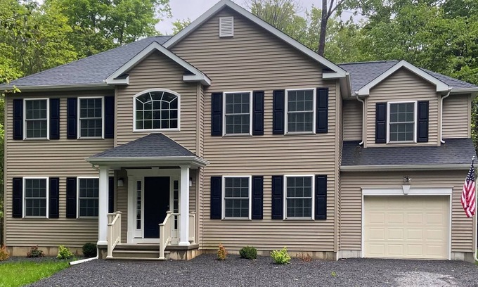 Gouldsboro Casa | Spacious brand new 4-bedroom house in wonderful Big Bass Lake with AC