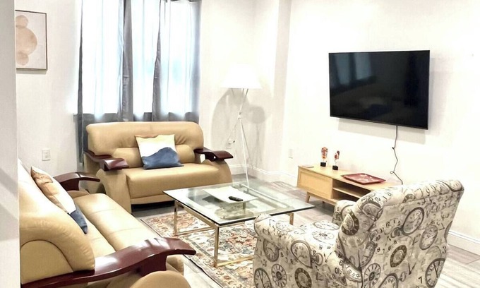 Fairmount Apartamento | Spacious/ Bright Condo near Temple and The MET