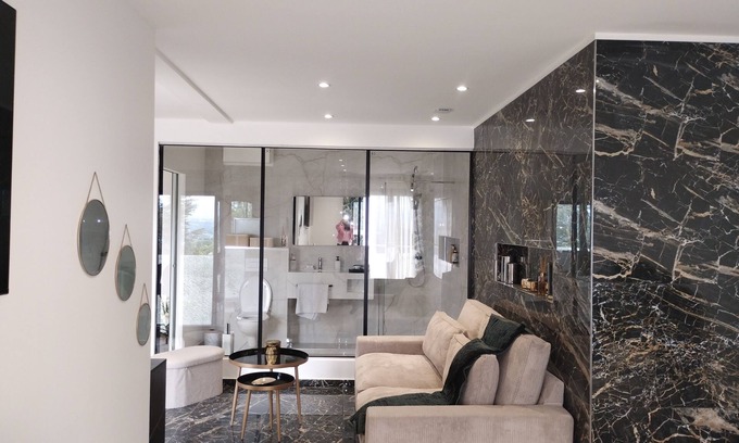Charly Apartamento | Spacious, bright studio with terrace in quiet, pleasant residence.