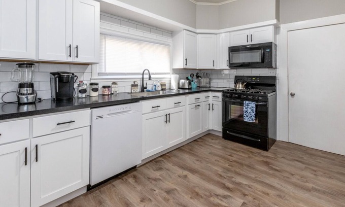 Tonawanda Casa | Spacious Buffalo/Niagara Falls Getaway