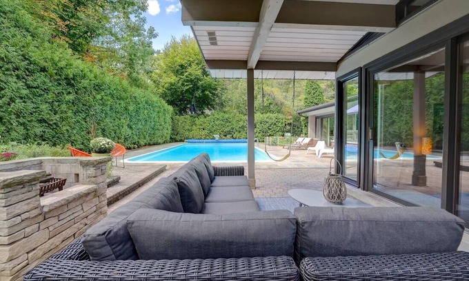 Clarkson-Lorne Park Casa | Spacious Bungalow, Heated Pool, Private Backyard