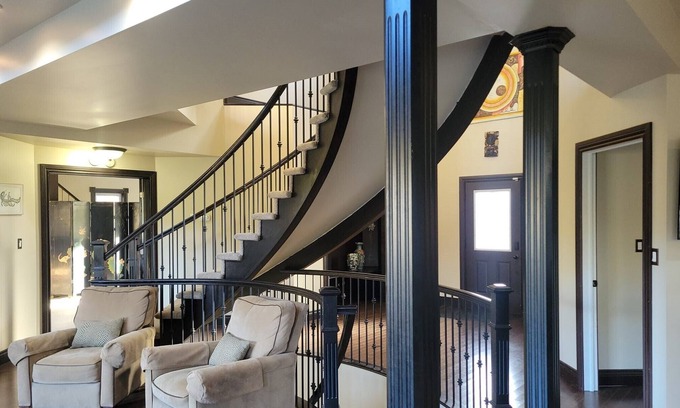 North Frontenac Casa | Spacious Country Retreat Near K&P Trail* Hot Tub* Water Access & Heated Pool