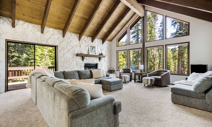 Kingswood Estates Cabina | Spacious Cabin: 10 minutes to Northstar & the Lake