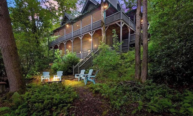 Blue Ridge Cabina | Spacious Cabin for 14 on Fightingtown Creek – Private Trout Fishing Retreat