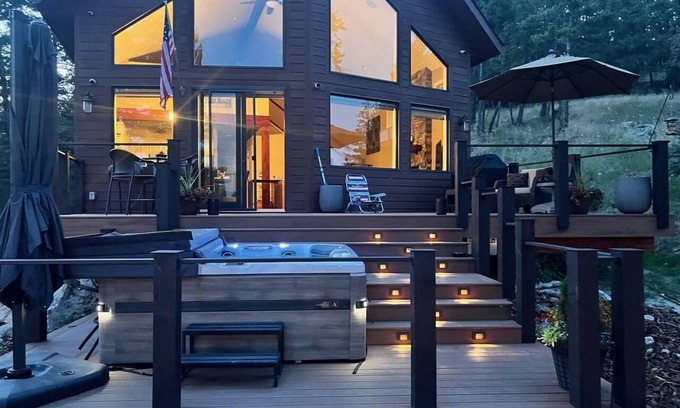 Somers Cabina | Spacious Cabin Retreat with Lake Views & Hot Tub