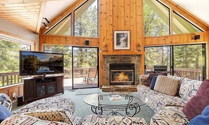 Arnold Casa | Spacious Cabin Sleeps up to 12! - Sky High #86 by Bear Valley Vacation Rentals