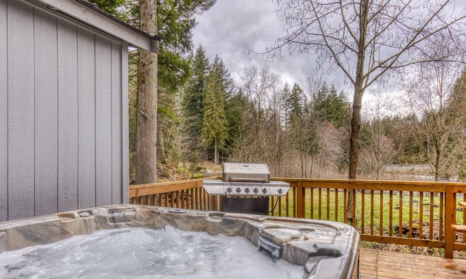 Zigzag Cabina | Spacious cabin w/ hot tub, bbq, near Zig Zag river, Riverbend #3