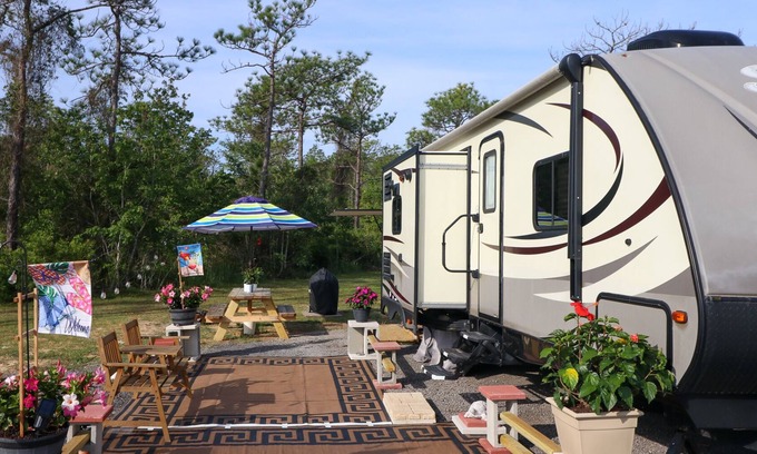 Theodore Alquiler De RV | Spacious camper in a vacation destination! Only 10 mins to Dauphin Island Beach!