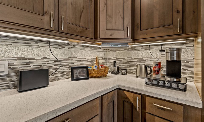 Flagstaff Casa | Spacious Canyon Peak Pine View Home Game Room Hot Tub