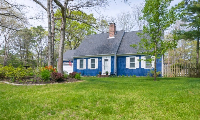 Forestdale Casa | Spacious Cape Style Located on Cul de Sac in Country Farms Estates