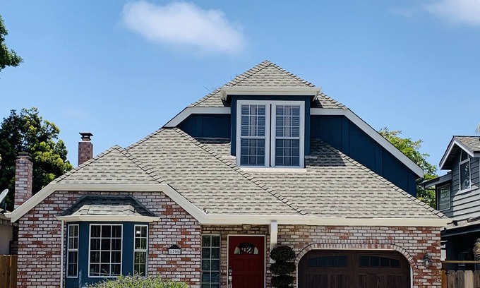 Capitola Casa | Spacious Capitola Home, Inviting LARGE backyard, BBQ and minutes to the BEACH!