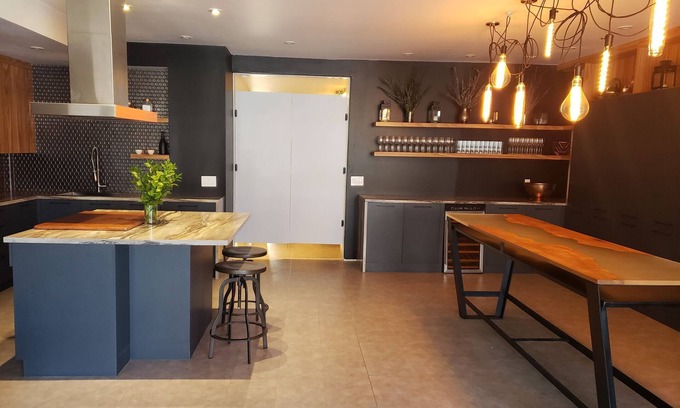 Plateau Mont Royal Apartamento | Spacious, central and newly renovated! Large, renovated, great neighborhood!