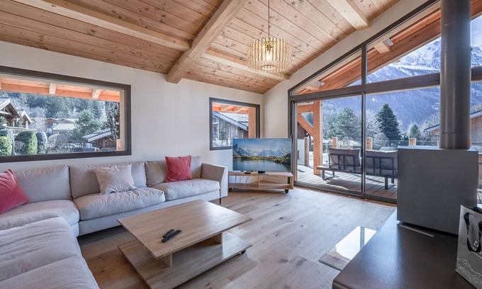 Les Tines Chalet De Esquí | Amplio chalet en Chamonix con jacuzzi y estacionamiento, se admiten mascotas