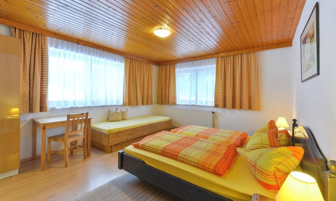 Kloesterle am Arlberg Casa | Espacioso "Chalet Klösterle" con vistas a la montaña, Wi-Fi, balcón