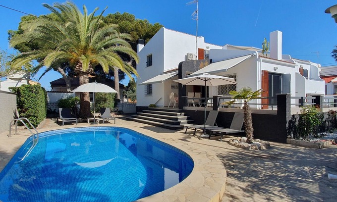 Vinaros Casa | Espacioso Chalet con piscina privada, 300m de la playa y 10min a pie del pueblo