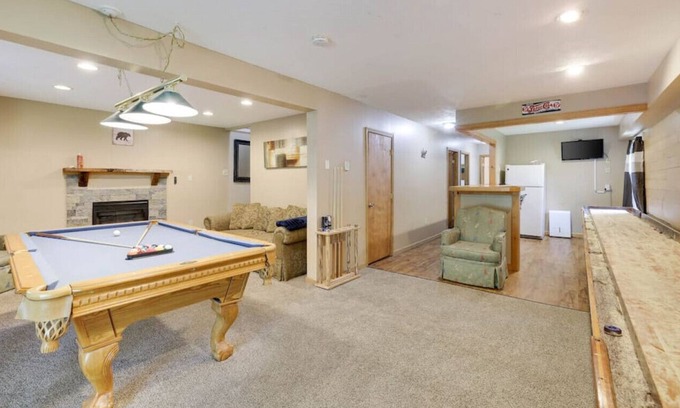 Briar Crest Woods Casa | Spacious Chalet | GameRoom, FirePit, Hot Tub!