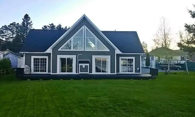 Humber Valley Casa | Spacious Chalet on Breathtaking Humber River