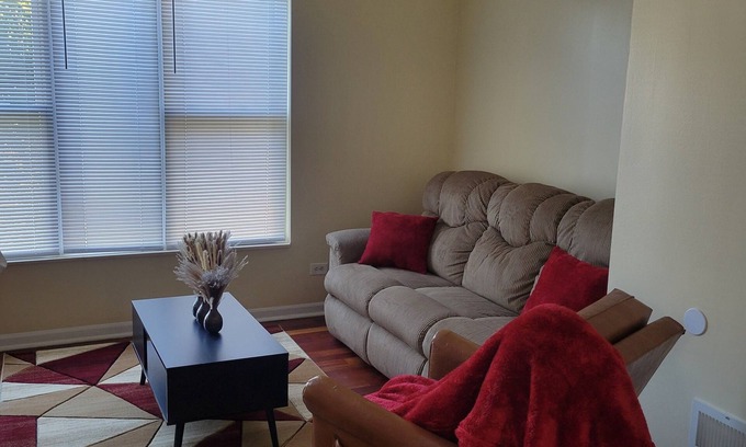 Greater Grand Crossing Apartamento | Spacious Charming 4BD/2BTH in Woodlawn Near the University of Chicago!!!!