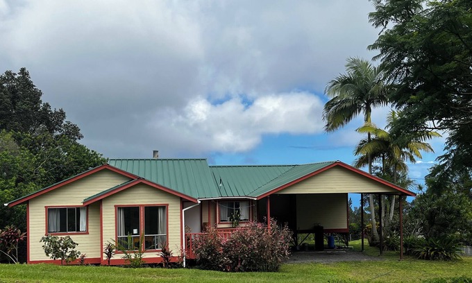 Papa Casa | Spacious charming private cottage on tropical Coffee Farm with ocean views