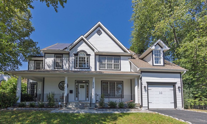 Chevy Chase Casa | Spacious Chevy Chase 7BR – Quick DC Access