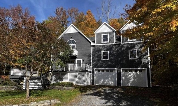 Wallingford Casa | Spacious Chipman Lake House Nestled against 200 ac. land trust with Water Access