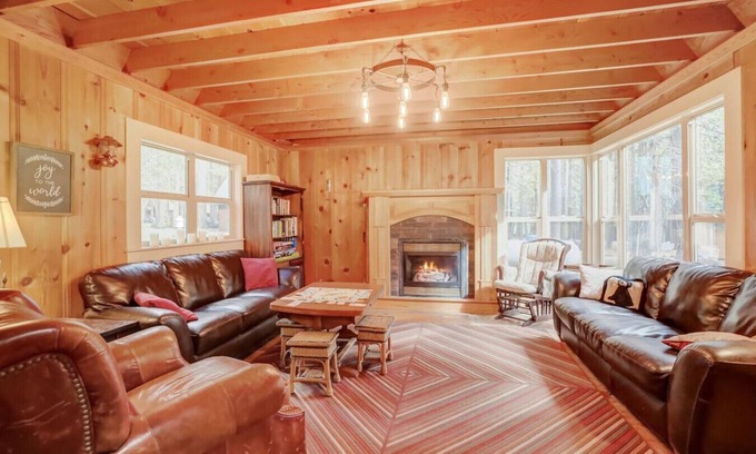 Mill Creek Cabina | Spacious Classic Cabin Retreat- near Lassen