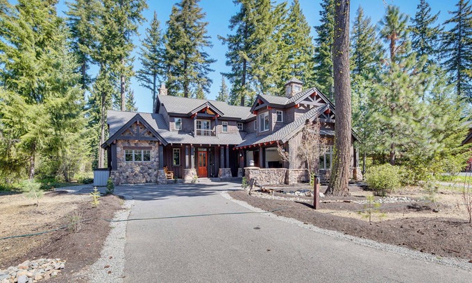 Cle Elum Cabina | Spacious Cle Elum Cabin on Golf Course w/ Hot Tub!