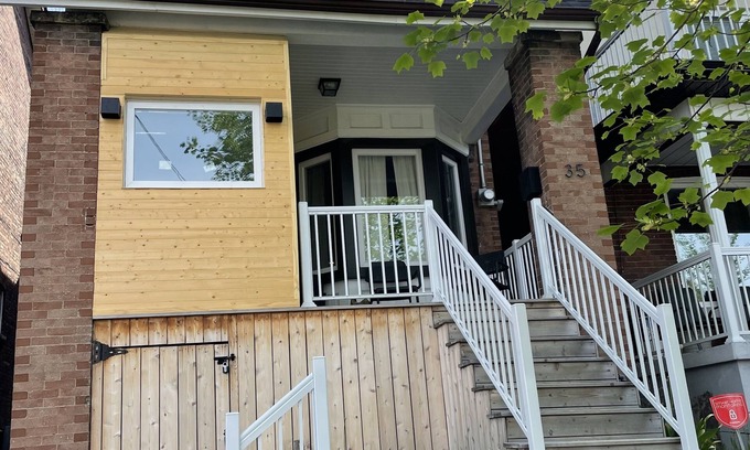 Earlscourt Casa | Spacious, clean & new 1 bed/2 bath + office in heart of Corso Italia