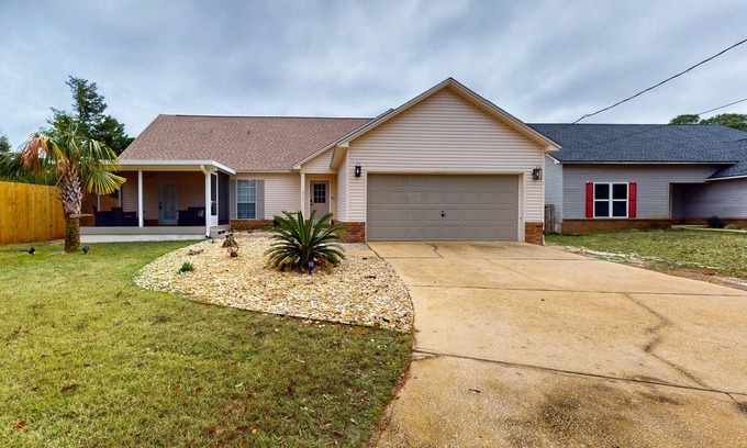 Gulf Breeze Casa | Spacious coastal home with private yard and close to town