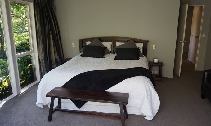 Coatesville Apartamento | Confort espacioso Tranquilo jardín privado
