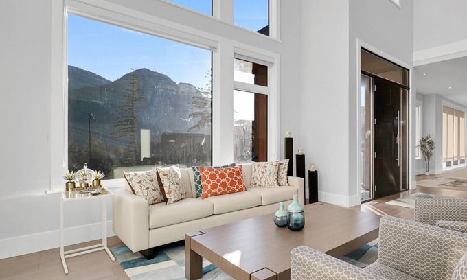 Squamish Casa | Spacious, comfortable family home situated in a serene location. Stunning views!