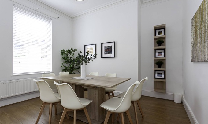 Belle Vue Casa | Spacious Comfortable house close to Etihad + parking