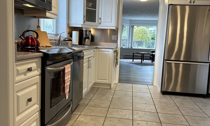 Sidney Casa | Spacious, comfortable home minutes from the Sidney waterfront!