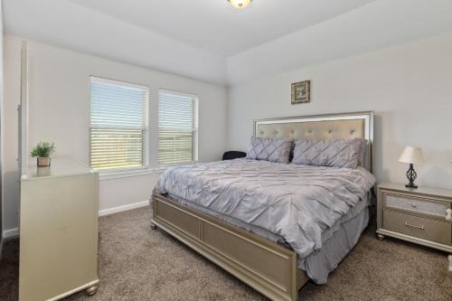 Lake Charles Casa | Spacious & Comfy KING Bed with Garage in Lake Charles