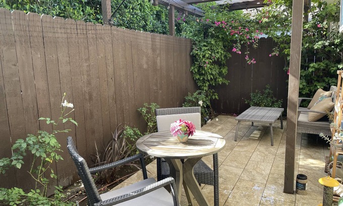 Sherman Oaks Casa | Spacious, comfy one bedroom guest house