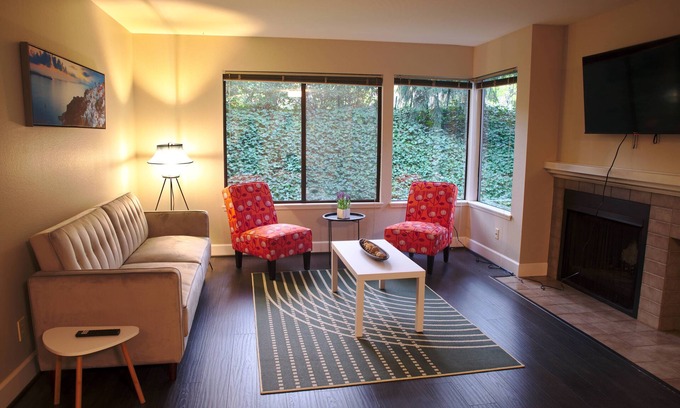 Northwest Bellevue Apartamento | Spacious condo in downtown Bellevue