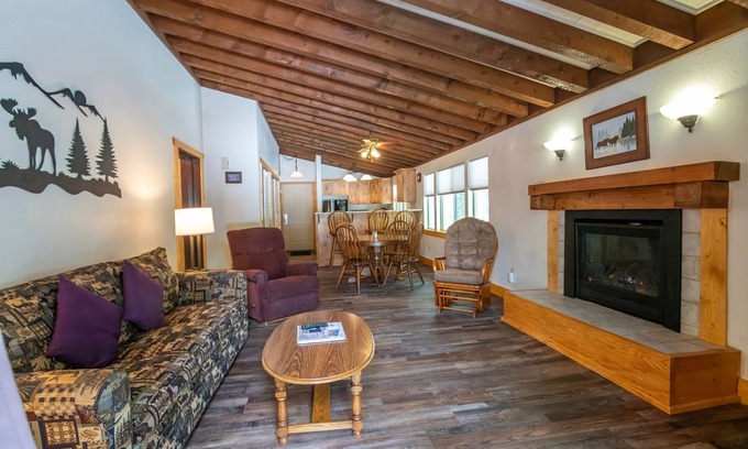 Island Park Condominio | Spacious Condo near Yellowstone Park