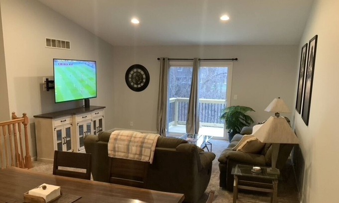 Peoria Condominio | Spacious condo w/game room 5 minutes from the airport 15 minutes from everywhere