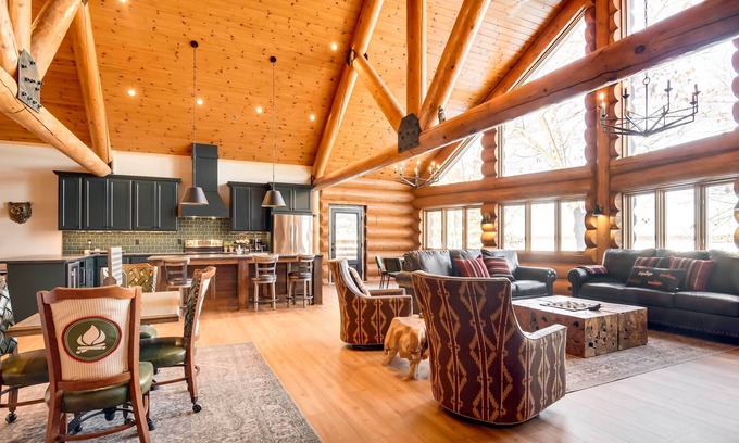 Lac du Flambeau Condominio | Spacious Condo w/ Pool Table on Fence Lake!