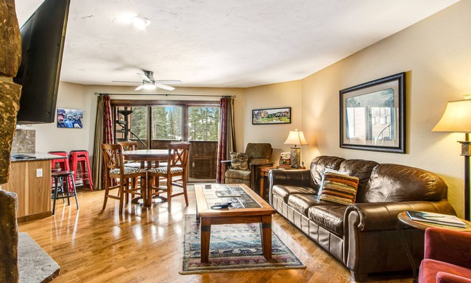 Old Town Condominio | Spacious Condo with 2 Balconies, Free WiFi, Shared W/D, Hot Tub, & Fireplace