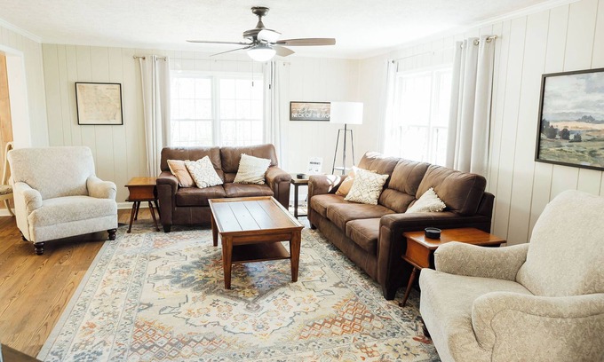 Dahlonega Casa | Spacious cottage convenient to Dahlonega, wineries & outdoor adventures!